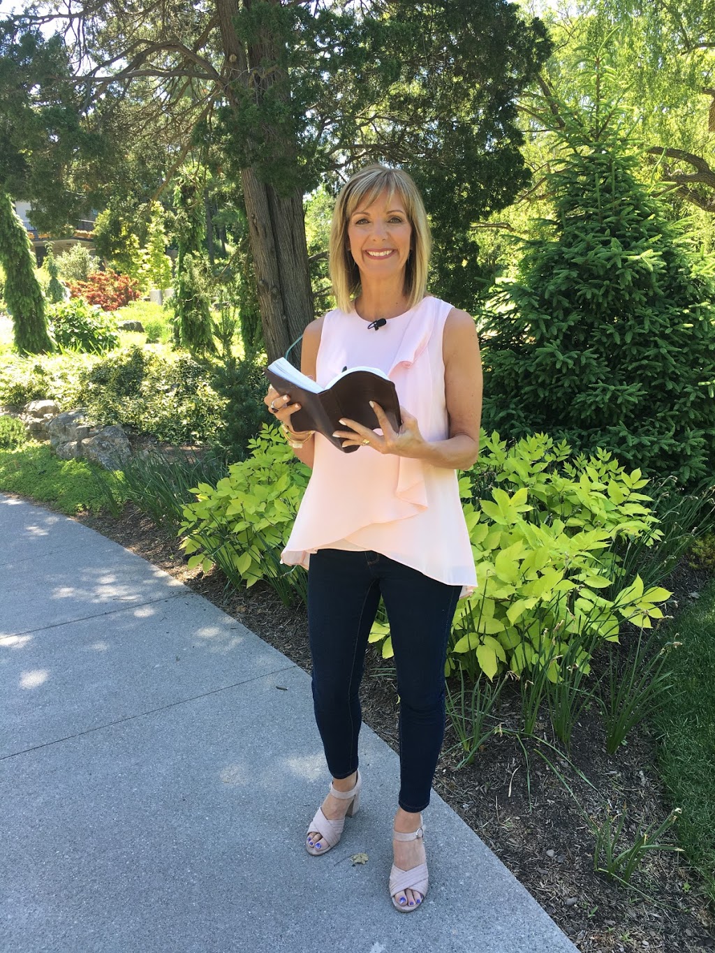 Lorie Hartshorn - Christian Woman Speaker and Author | Whitby, ON L1M 1G7, Canada | Phone: (905) 744-7447