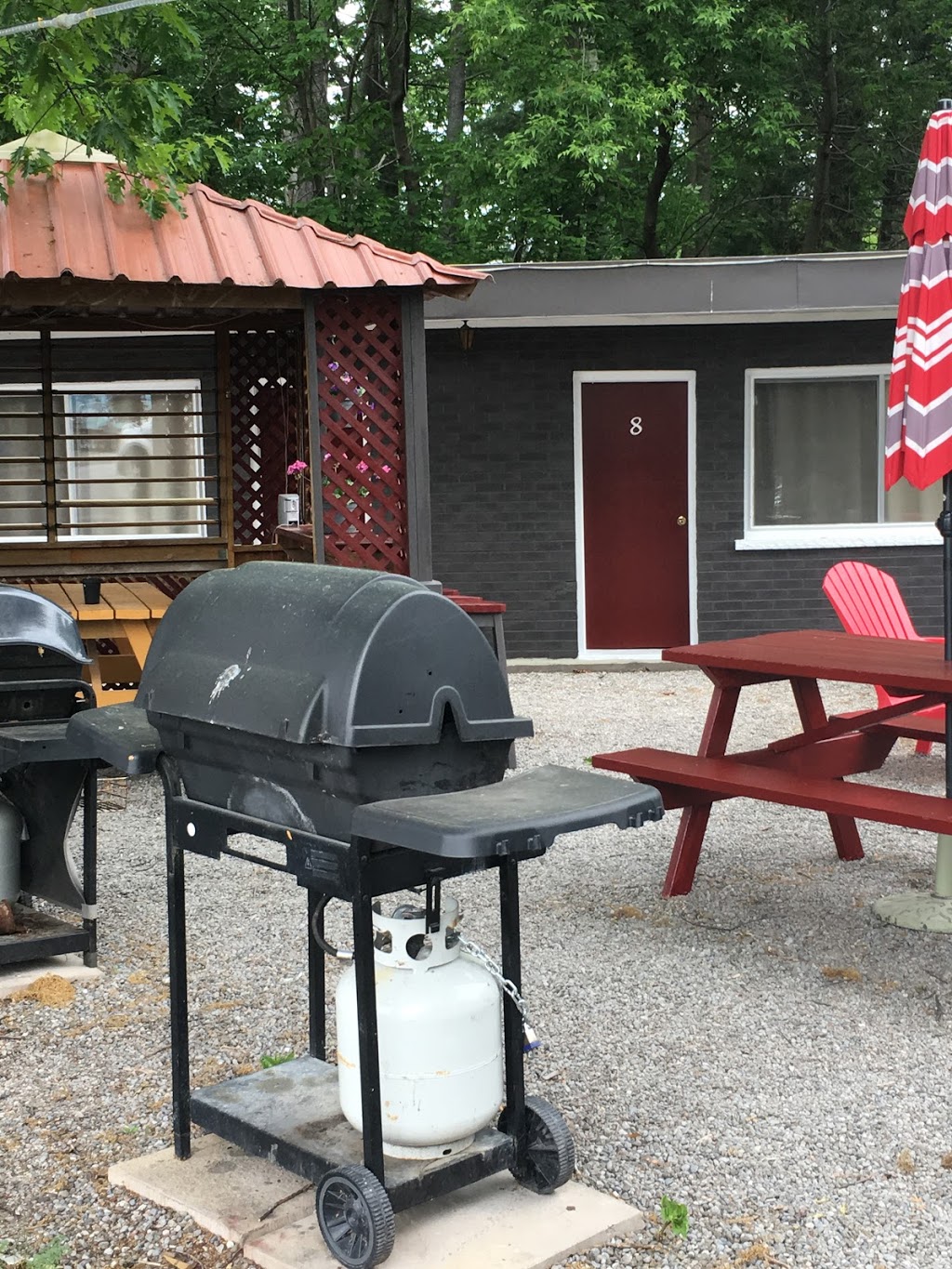 Edgewater Inn | 99 Main St, Wasaga Beach, ON L9Z 2K9, Canada | Phone: (705) 429-3205