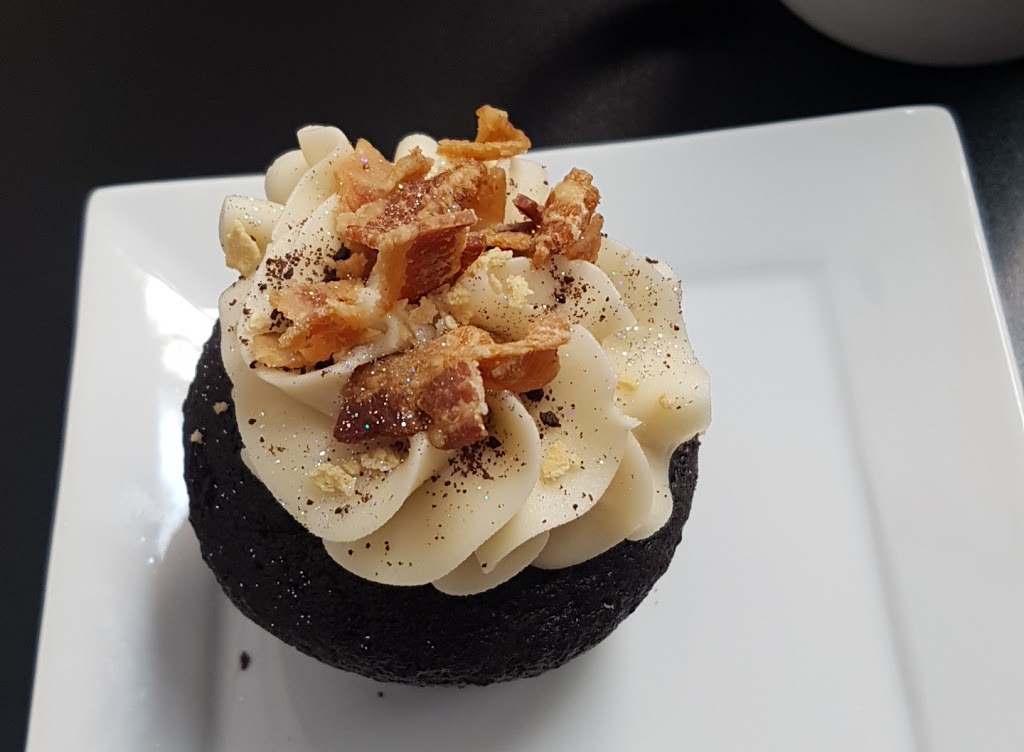 Ritzy Cakes & Eatery | 20 Alice St, Waterford, ON N0E 1Y0, Canada | Phone: (519) 443-0964