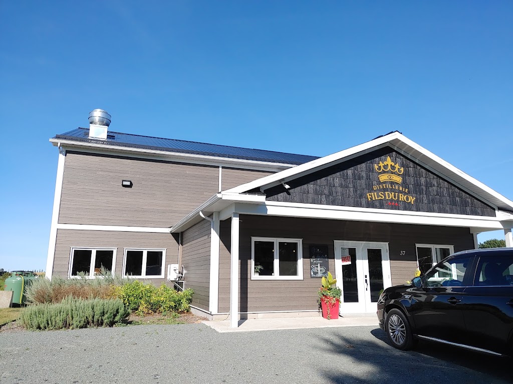 Champ Gauche - Distillerie Fils du Roy | 37 Rue de lÉglise, Saint-Arsène, QC G0L 2K0, Canada | Phone: (418) 816-8555