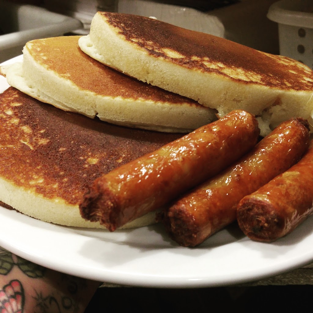 Lindas Eating Place & Coffee Shop | 1027 Bayfield St, Midhurst, ON L9X 0N1, Canada | Phone: (705) 739-8671