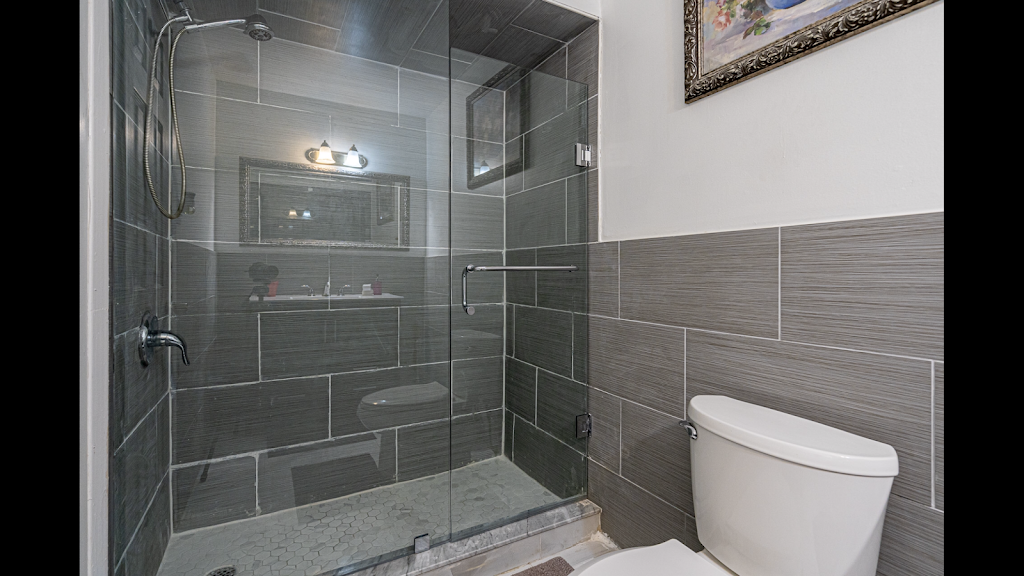 Quiet Stay at a greenery neighbourhood | 269 Cedar Ave, Richmond Hill, ON L4C 2B3, Canada | Phone: (647) 290-5694