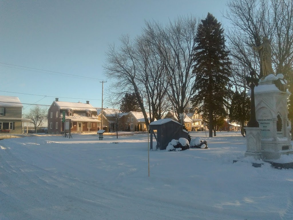 Presbytere Batiscan | 691 Rue Principale, Batiscan, QC G0X 1A0, Canada | Phone: (418) 362-2961