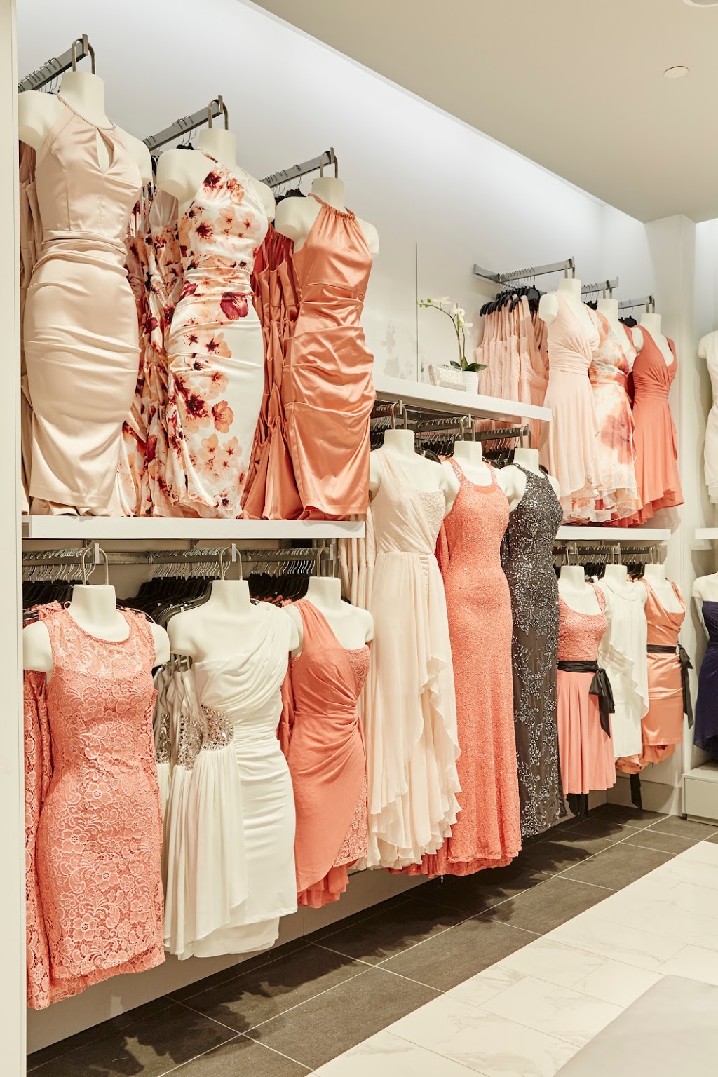 LE CHÂTEAU | 300 Borough Dr, Scarborough, ON M1P 4P5, Canada | Phone: (416) 296-3434