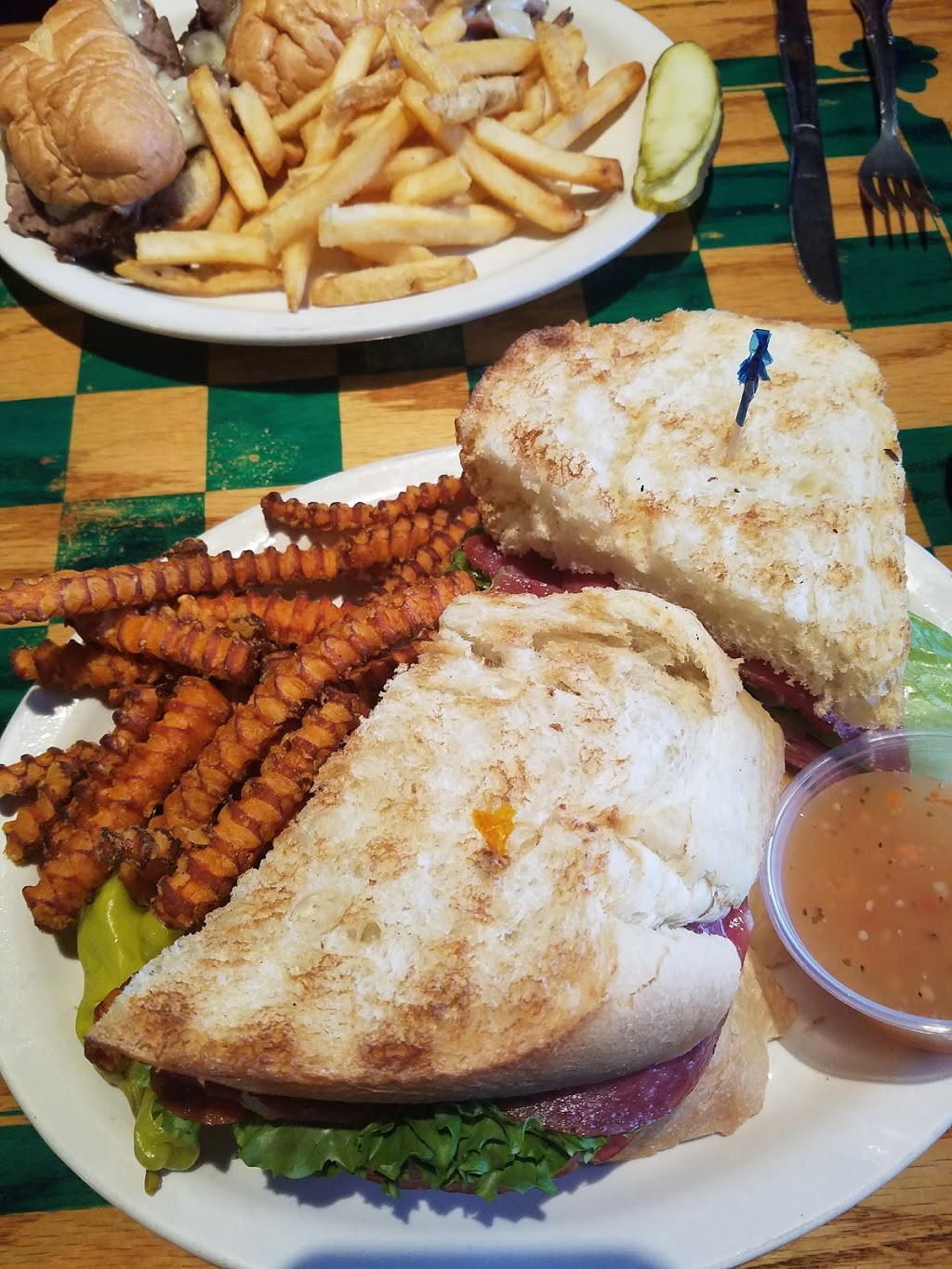 Murphy Inn | 505 Clinton Ave, St Clair, MI 48079, USA | Phone: (810) 329-7118