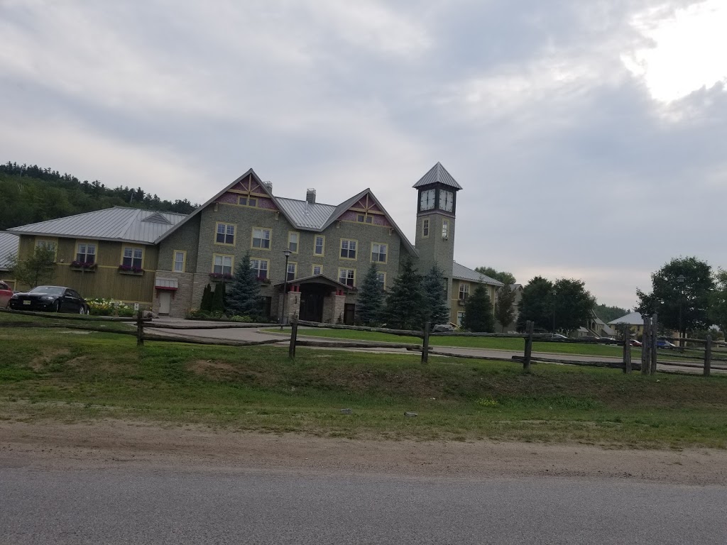 Boathouse Bar & Grill | 30 Barrett Chute Rd, Calabogie, ON K0J 1H0, Canada | Phone: (800) 669-4861