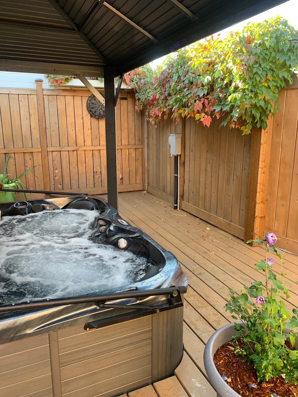 Bernies Oceanside Bed and Breakfast | 1st Ave, Port Alberni, BC V9Y 1Y6, Canada | Phone: (778) 257-6207