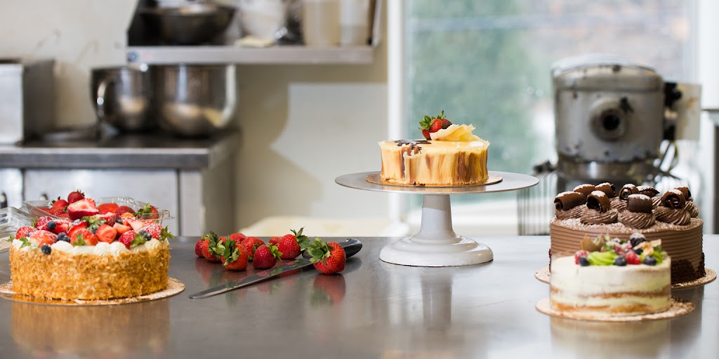 Pâtisserie Dolce Sapore | 2000 Bd René-Laennec, Laval, QC H7M 4J8, Canada | Phone: (450) 629-5115