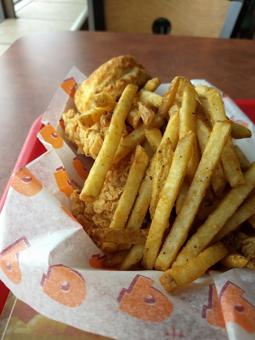 Popeyes Louisiana Kitchen Queenston | 771 Queenston Rd, Hamilton, ON L8G 1A1, Canada | Phone: (905) 594-0293