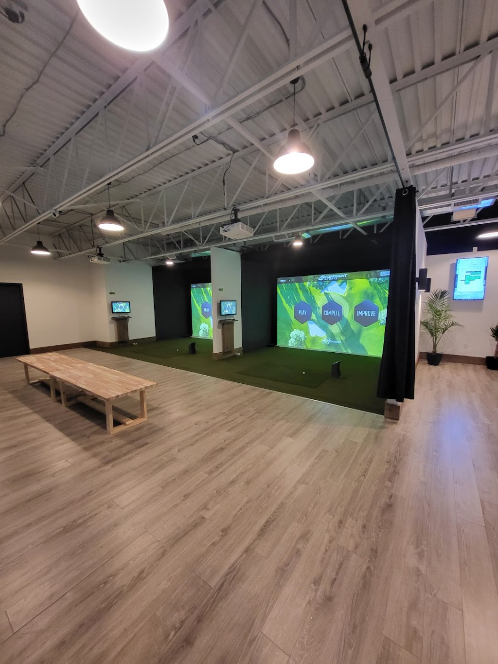 Uptown Golf Oshawa | 310 Bloor St W, Oshawa, ON L1J 1R2, Canada | Phone: (647) 598-8881