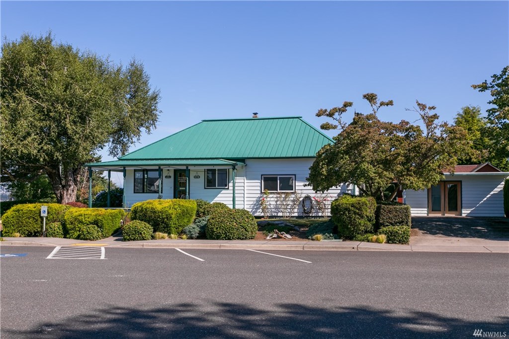 Peace Arch Real Estate | 978 Peace Portal Dr, Blaine, WA 98230, USA | Phone: (360) 922-0102