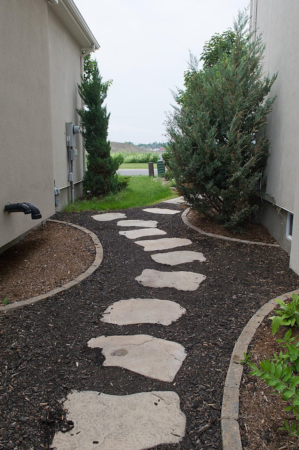 Yard Perfect | 31 Ridgefield Crescent, Nepean, ON K2H 6S3, Canada | Phone: (613) 828-2133