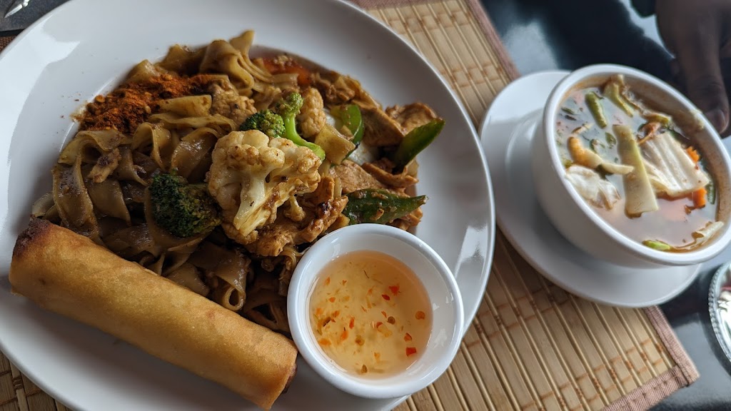 Tuk Tuk Thai Cuisine | 5031 Bank St, Ottawa, ON K1X 1G8, Canada | Phone: (613) 425-5600
