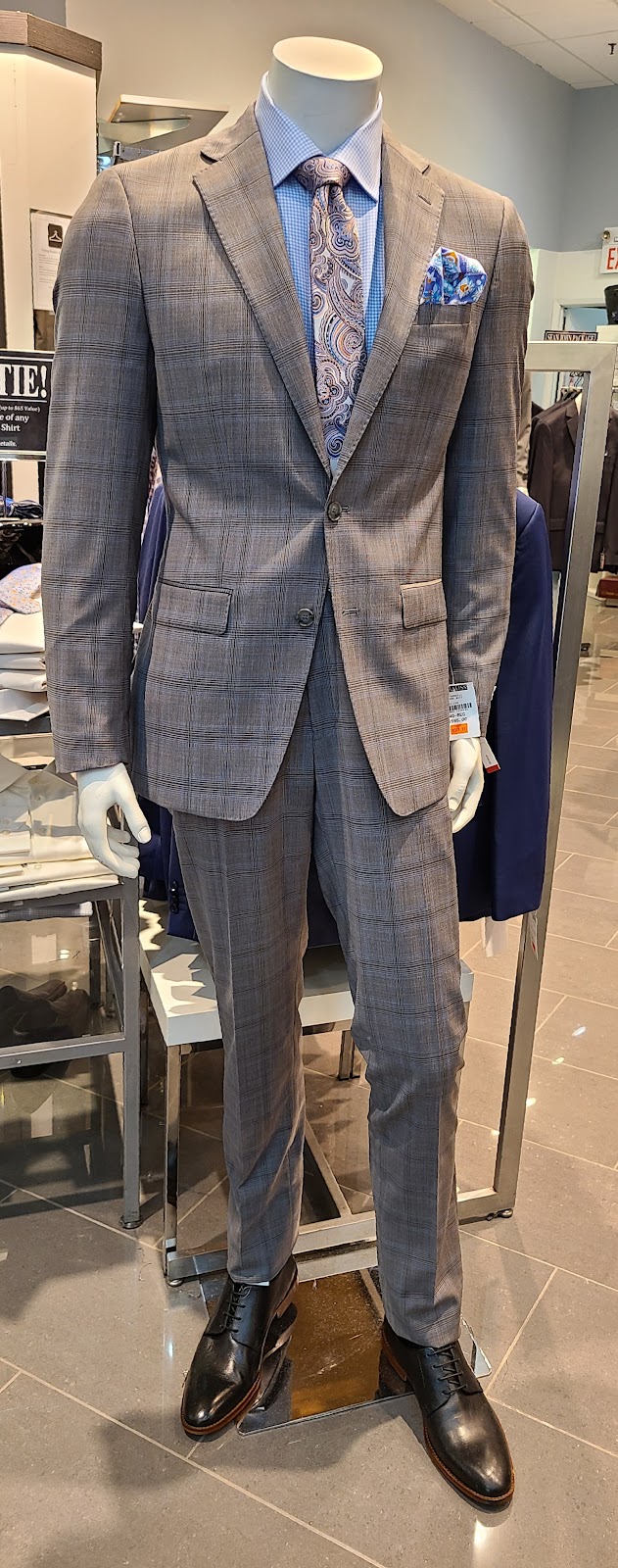 Strauss Menswear | 900 Maple Ave, Burlington, ON L7S 2J8, Canada | Phone: (905) 634-6821