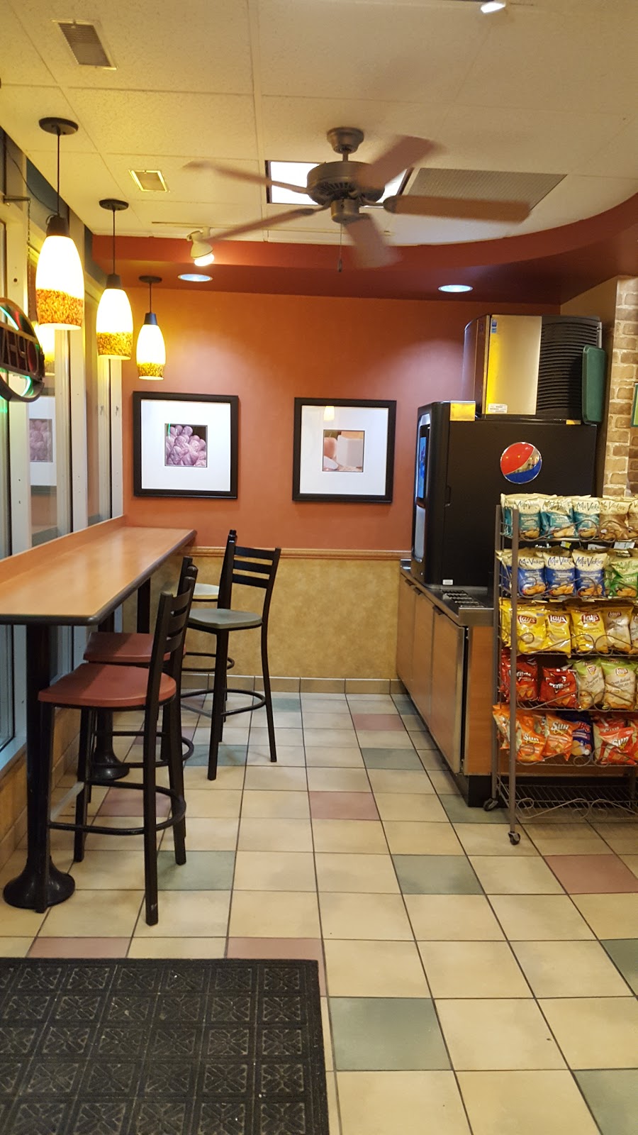 Subway | 728 Northmount Dr NW #4, Calgary, AB T2K 3K2, Canada | Phone: (403) 289-4642