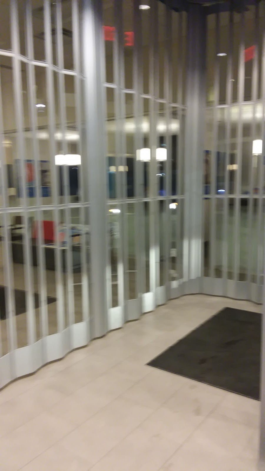 BMO Banque de Montréal | 2310, Boul du Faubourg, Boisbriand, QC J7H 1S3, Canada | Phone: (450) 437-7661