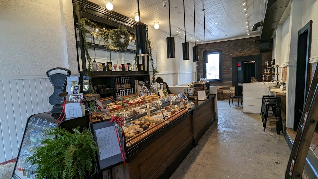 The Shortis|s Cafe|Bar | 379 Simcoe St, Beaverton, ON L0K 1A0, Canada | Phone: (705) 504-0952