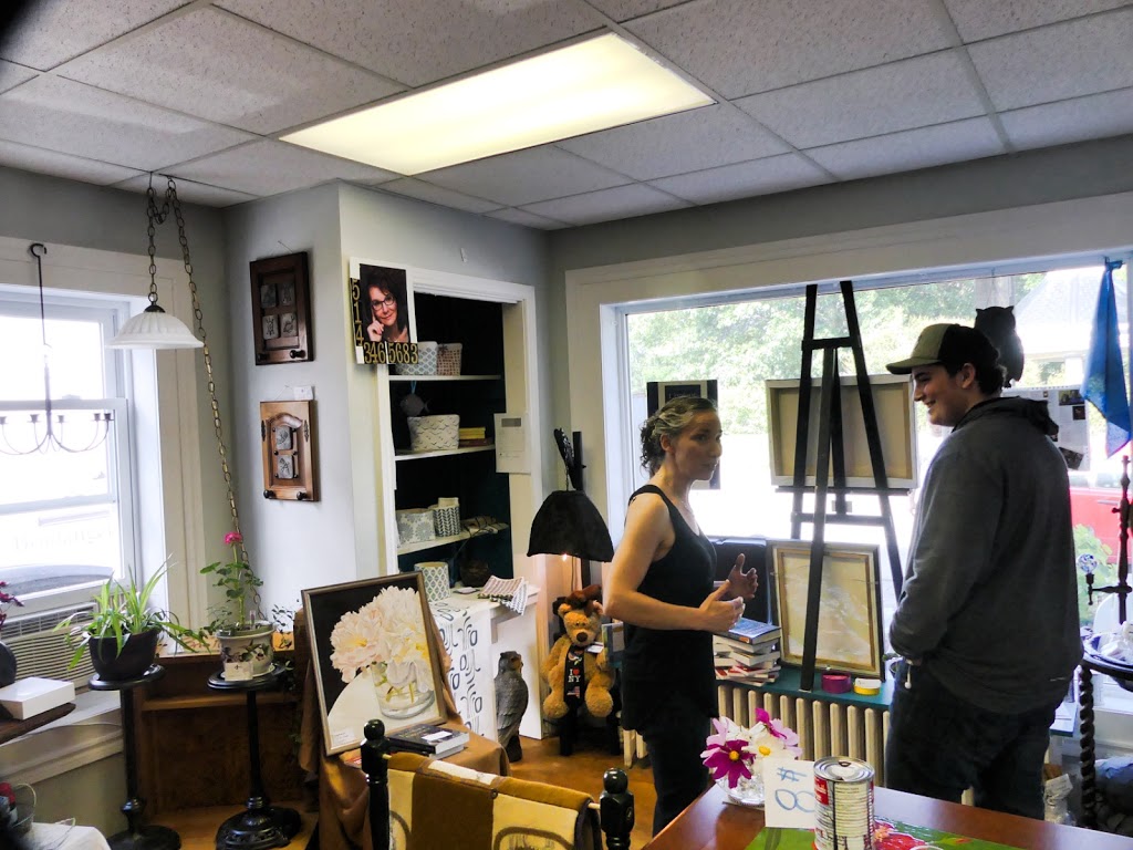 Alinéa Boutique | 297 Rue Principale, Mansonville, QC J0E 1X0, Canada | Phone: (514) 346-5683