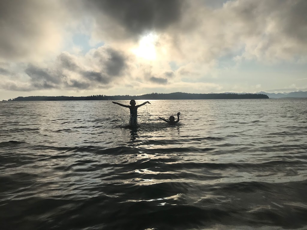 Dragonfly Vacation Rentals | 260 Bradys Beach Trail, Bamfield, BC V0R 1B0, Canada | Phone: (250) 720-1808