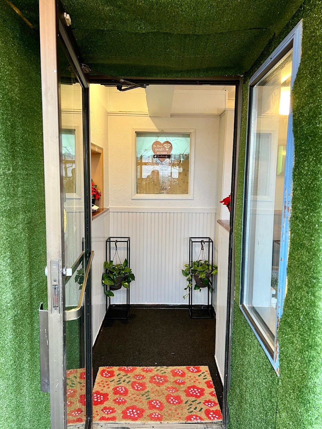 Foodish Cafe | 15519 Marine Dr, White Rock, BC V4B 1C9, Canada | Phone: (604) 385-3700