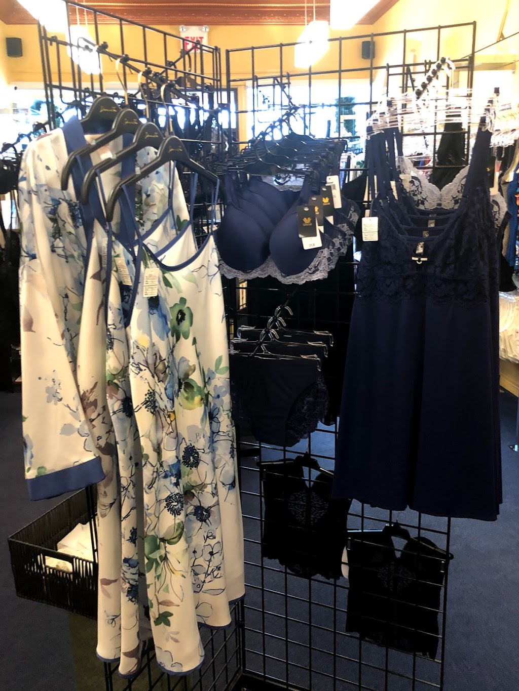 Gretas Flair Lingerie | 252 Ottawa St N, Hamilton, ON L8H 3Z7, Canada | Phone: (905) 545-9124