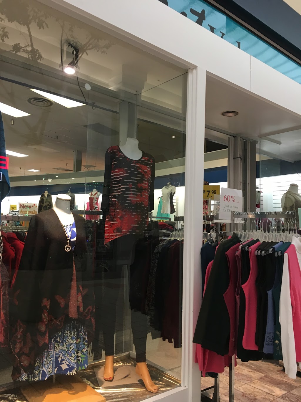 Best Value Boutique | 2225 Erin Mills Pkwy, Mississauga, ON L5K 1T9, Canada | Phone: (905) 403-0744