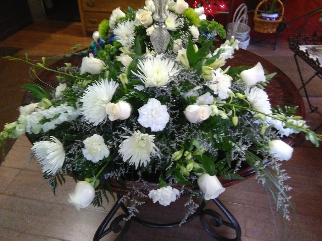 Scentimental Flowers | 183 McArthur Ave, Vanier, ON K1L 6P6, Canada | Phone: (613) 744-1234