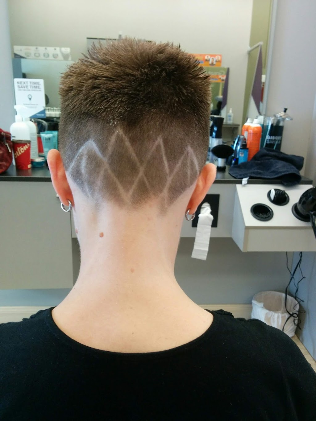 Great Clips | 611-409 E Hills Blvd SE, Calgary, AB T2A 4X7, Canada | Phone: (587) 470-9868