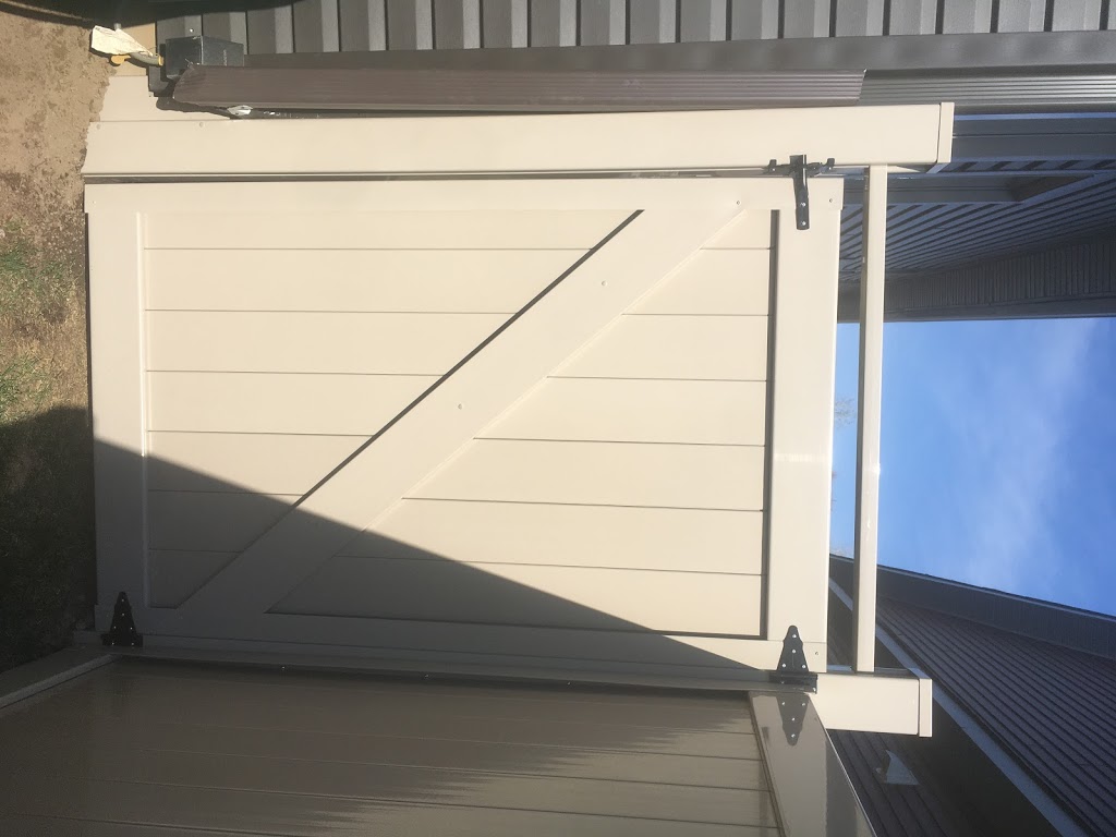 Jons Fencing | 2221 Watercolours Way, Nepean, ON K2J 5J8, Canada | Phone: (613) 801-8038