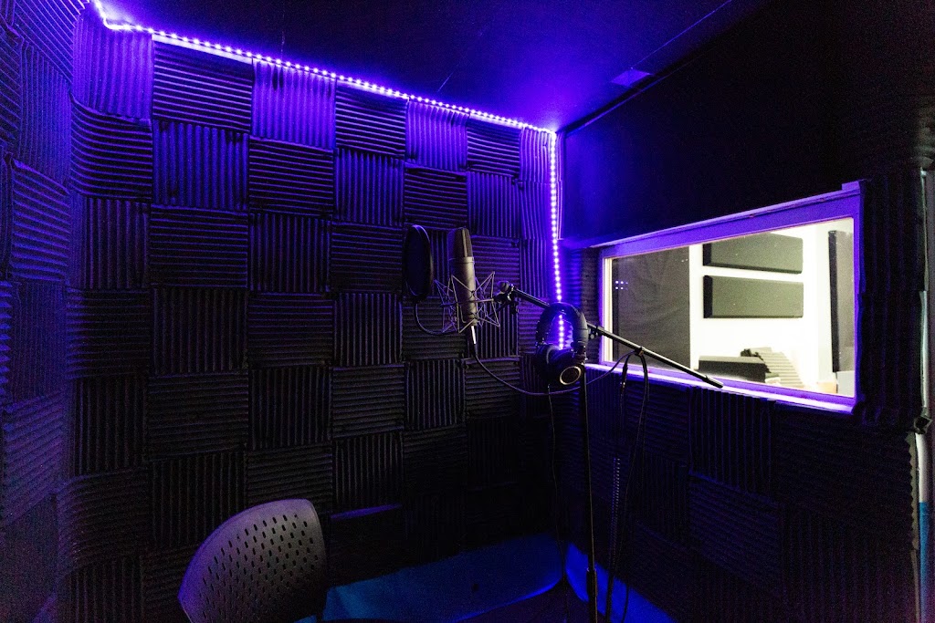 Uniyen Studios | 70 Bongard Ave Unit i, Nepean, ON K2E 7Z9, Canada | Phone: (613) 870-4343