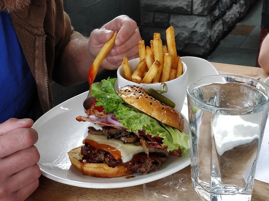 Moxies Grill & Bar | 3134 8 St E, Saskatoon, SK S7H 0W2, Canada | Phone: (306) 374-9800