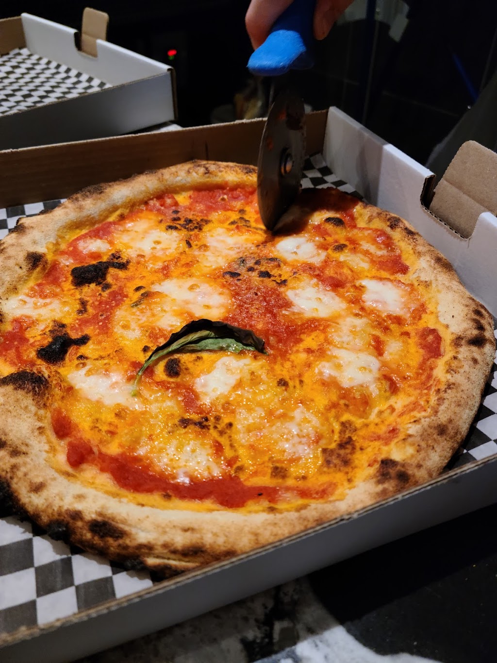 Pizzeria Gusto | 5152 Rue Jarry E, Saint-Léonard, QC H1R 1Y4, Canada | Phone: (514) 326-5184