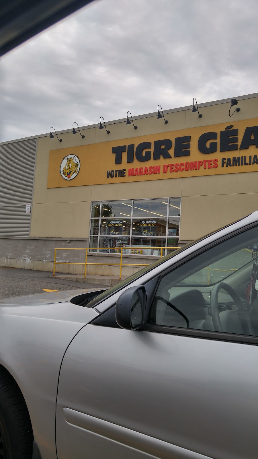 Tigre Géant | 330 Avenue St Laurent, Louiseville, QC J5V 1K3, Canada | Phone: (819) 228-9373