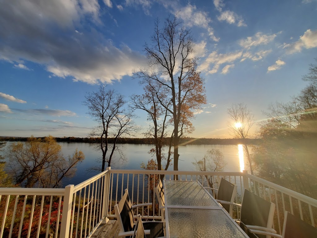 Vita Per Aquam Chalet | Route du Long-Sault, Saint-André-dArgenteuil, QC J0V 1X0, Canada | Phone: (514) 209-0336