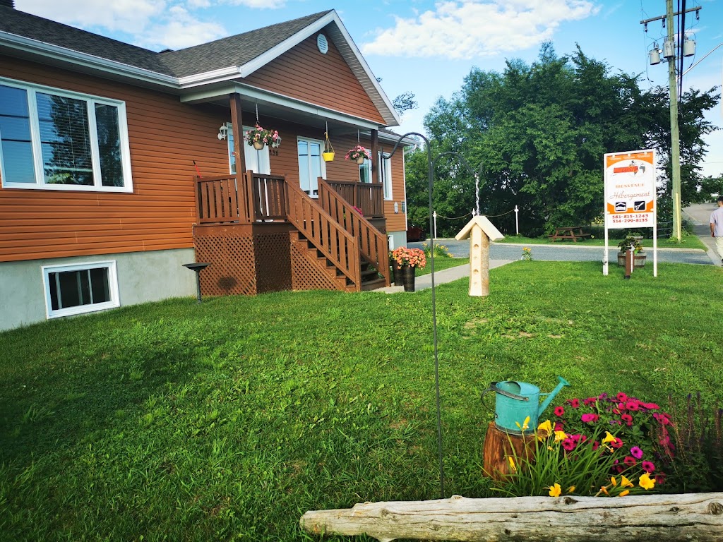 Unik Accommodation And Beauty | 136 Rue de la Plage, Saint-Gédéon, QC G0W 2P0, Canada | Phone: (418) 590-5692