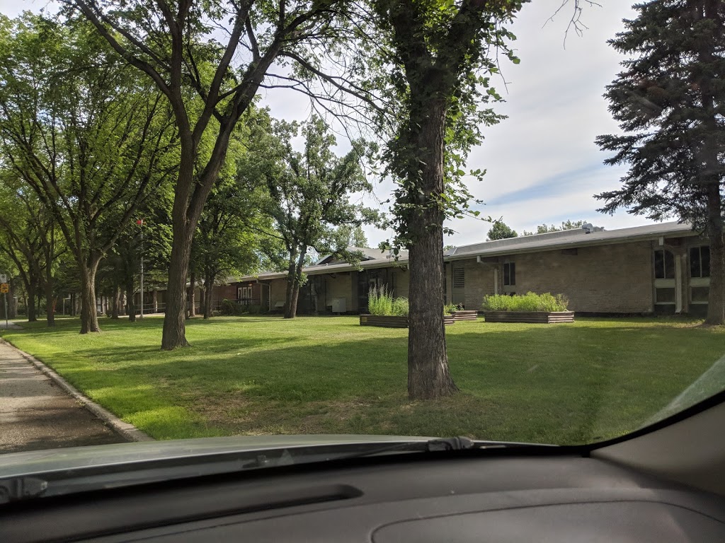 Laidlaw School | 515 Laidlaw Blvd, Winnipeg, MB R3P 0L2, Canada | Phone: (204) 888-1678