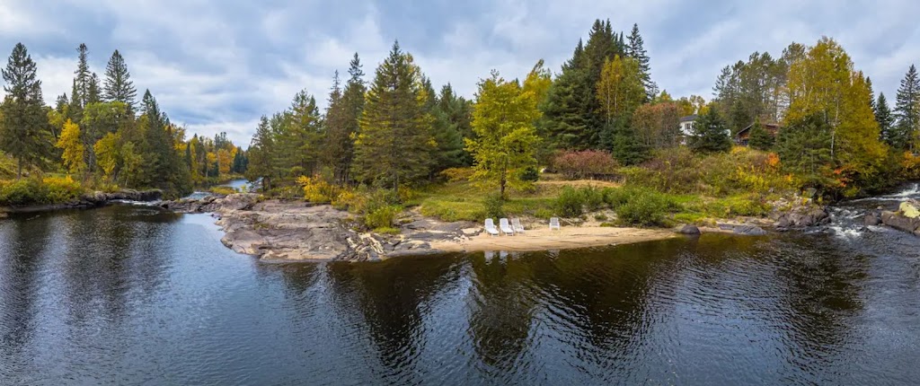 aubergechutedelarochefendue | 17 Chem. des Chutes, La Macaza, QC J0T 1R0, Canada | Phone: (819) 421-2979