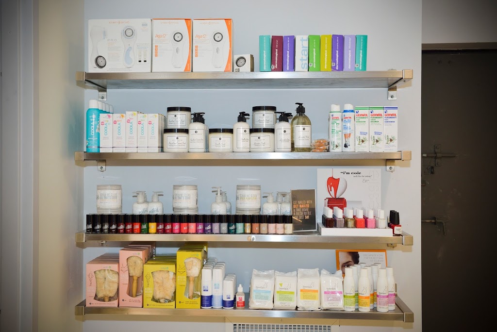 THE TEN SPOT leslieville | 916 Queen St E, Toronto, ON M4M 1J5, Canada | Phone: (416) 613-0252