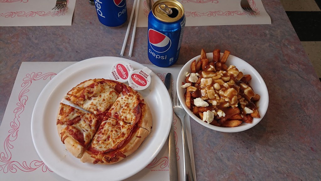 Casse-Croute Ti-Paul | 165 Rue du Pont, Vallée-Jonction, QC G6E 3M4, Canada | Phone: (418) 253-6828