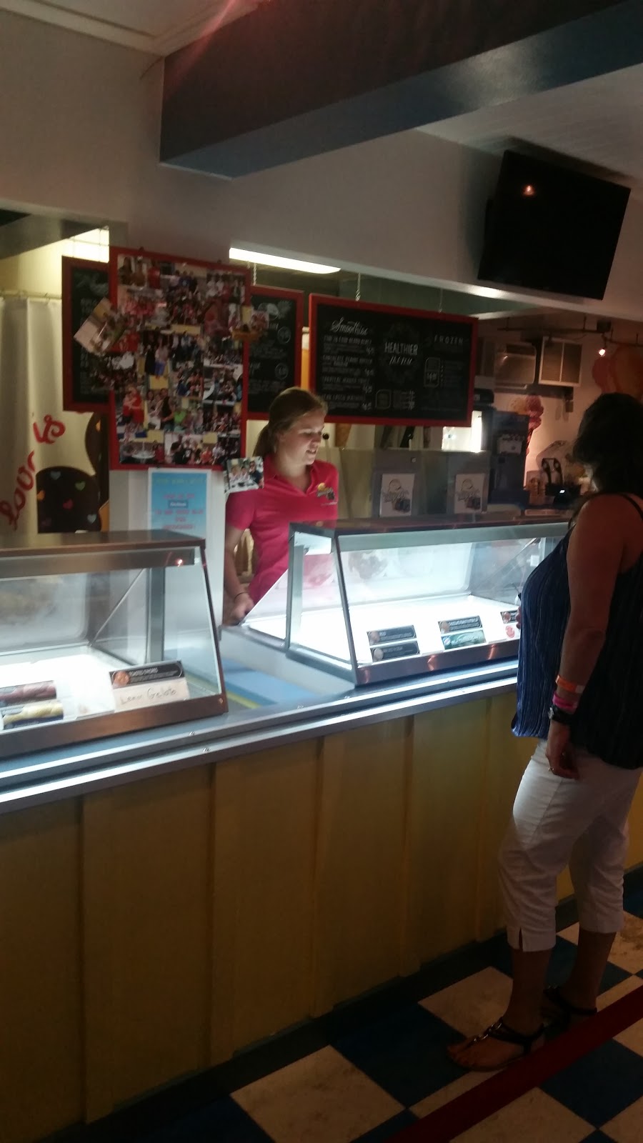Stop 26 Ice Cream & More | 10585 Clairview Ave, Windsor, ON N8P 1B3, Canada | Phone: (519) 735-1355