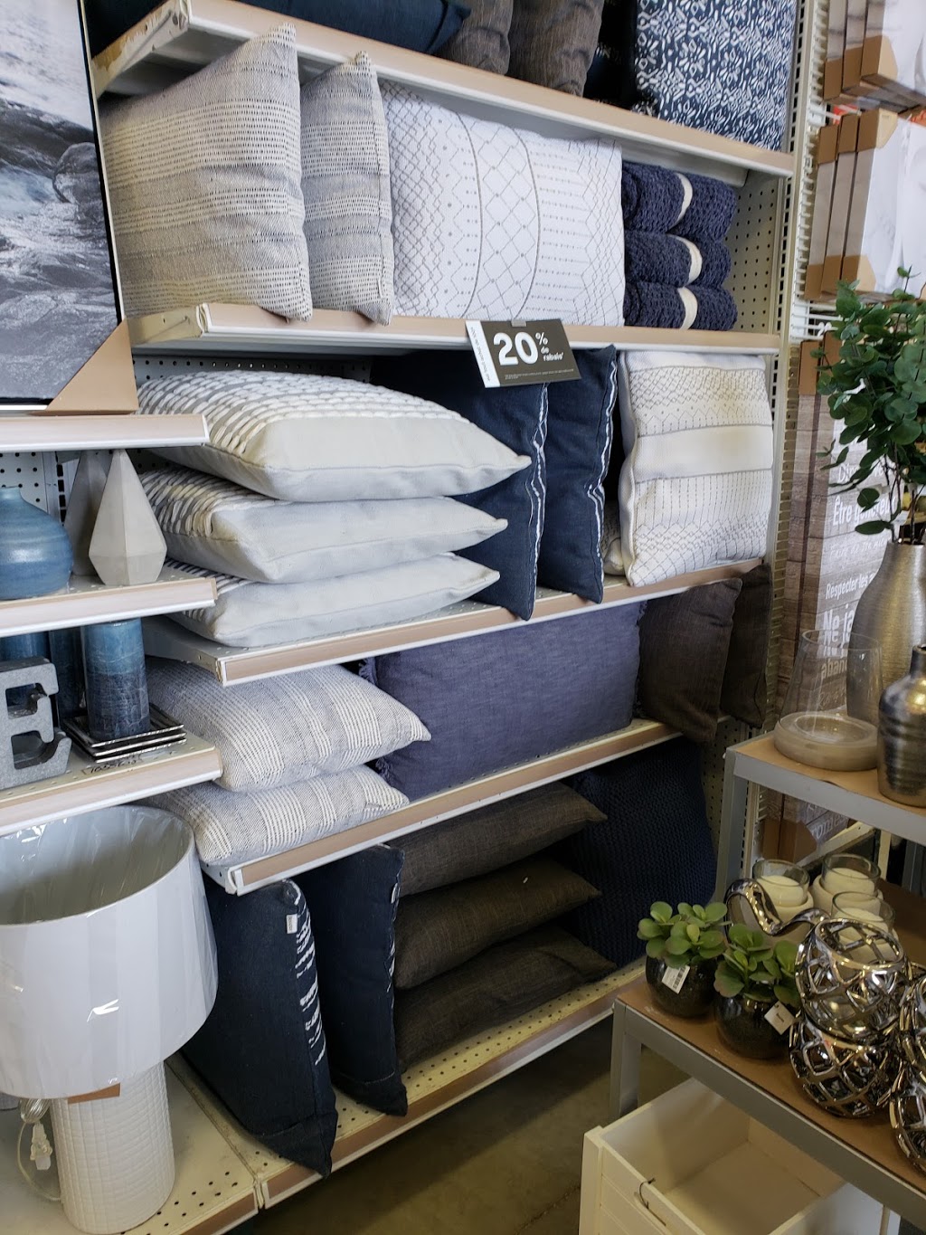 Bouclair Maison | 5885 Boulevard Robert-Bourassa, Laval, QC H7E 0A4, Canada | Phone: (450) 665-0270