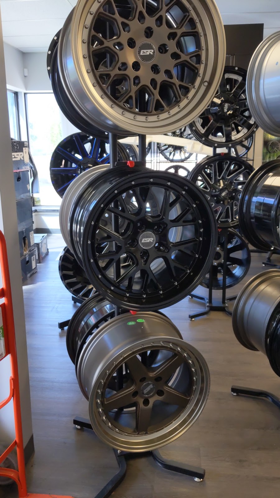WHEELS UNLIMITED/U-HAUL | 53 Cowansview Rd, Cambridge, ON N1R 7L2, Canada | Phone: (519) 624-9990