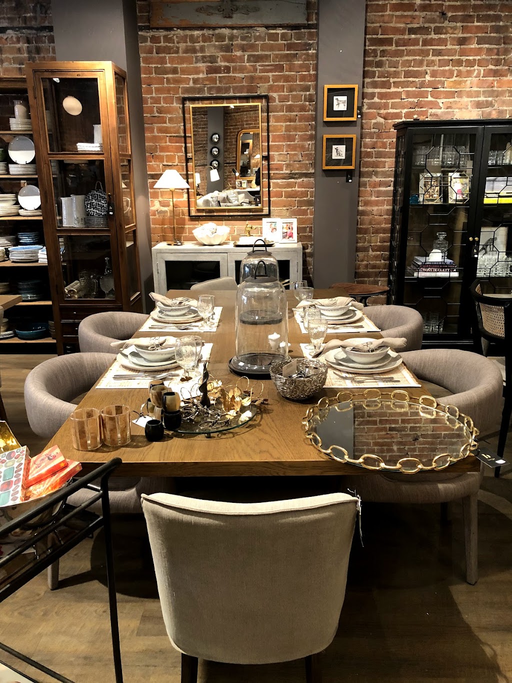 beige | 2480 R. Notre Dame O, Montréal, QC H3J 1N6, Canada | Phone: (514) 989-8585