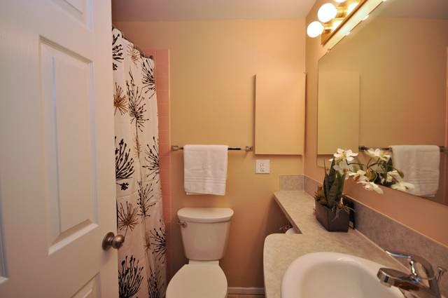Fraser Manor Apartments | 1922 Pandosy St, Kelowna, BC V1Y 1R5, Canada | Phone: (250) 862-8850