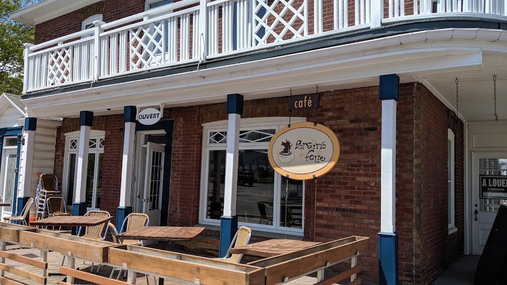 Cafe Grains De Folie | 1 Rue Notre Dame O, Trois-Pistoles, QC G0L 4K0, Canada | Phone: (581) 645-8282