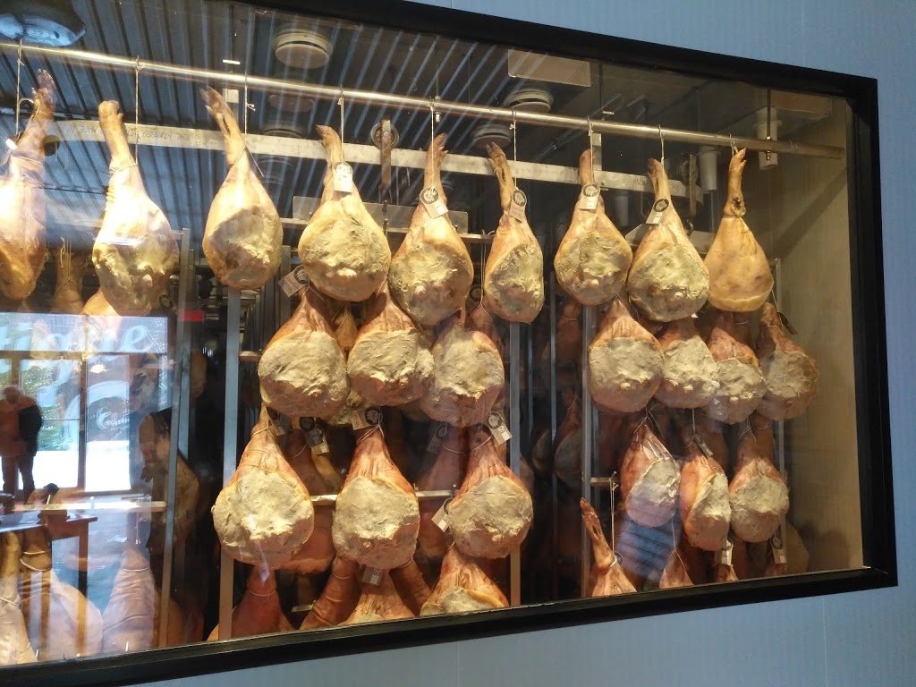 Les Cochons tout ronds | 192 QC-222, Racine, QC J0E 1Y0, Canada | Phone: (450) 532-2827