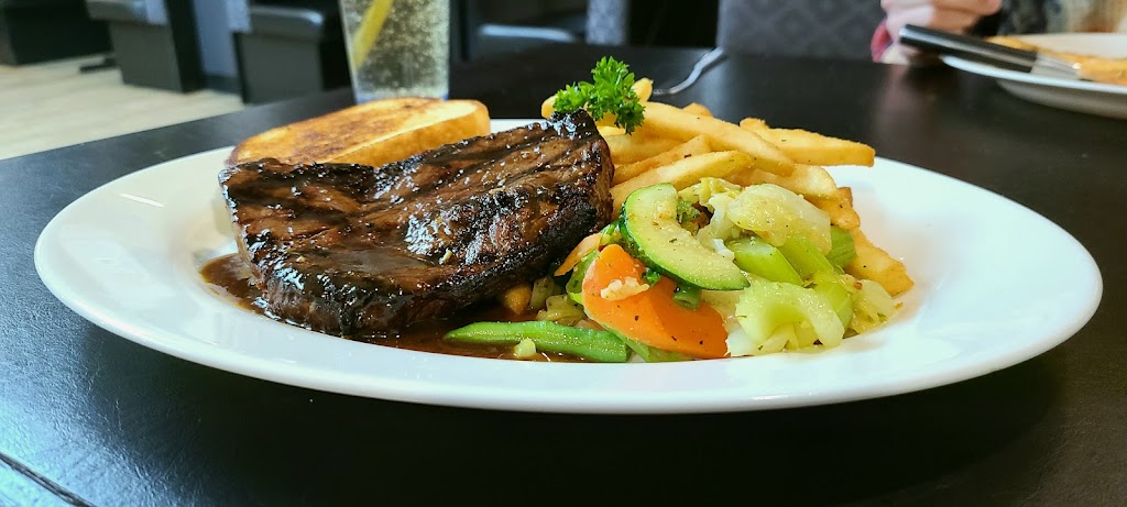 Castle Steakhouse | restaurant | 3765 56 St, Wetaskiwin, AB T9A 2P7, Canada | 7803521774 OR +1 780-352-1774