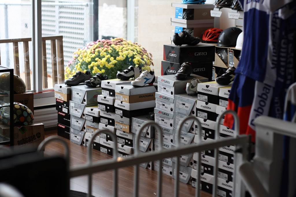 Van de Velo | 1708 Lakeshore Rd W, Mississauga, ON L5J 1J5, Canada | Phone: (905) 855-1190