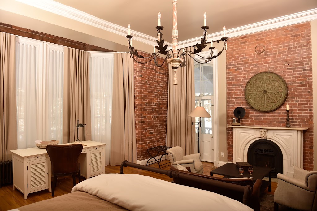 Manoir Maplewood | 26 Rue Clark, Waterloo, QC J0E 2N0, Canada | Phone: (450) 920-1500