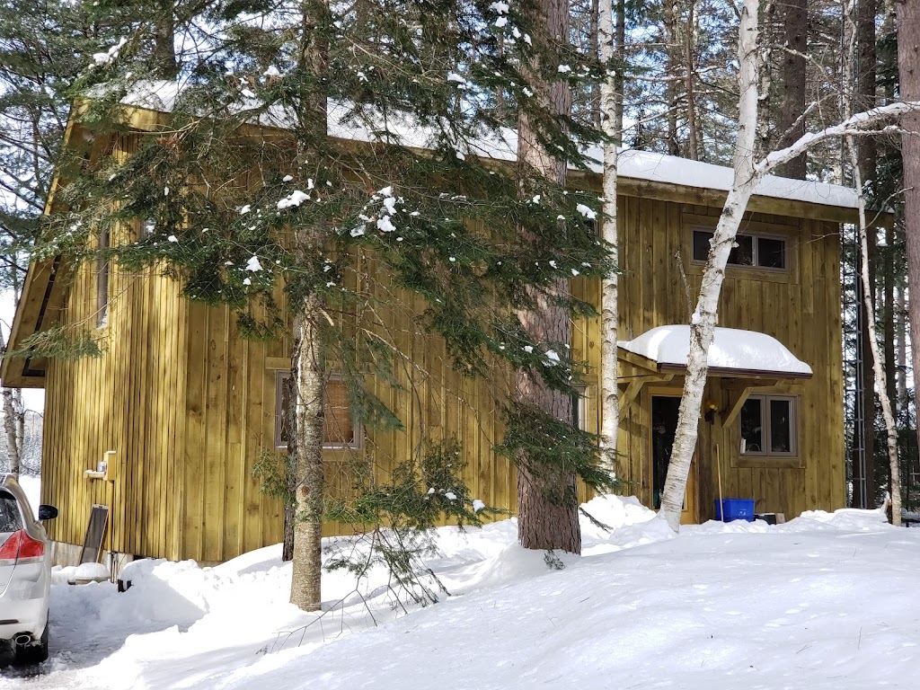 Benoir Beach Cottage Rental | 1062 Jasmine Dr, Highland Grove, ON K0L 2A0, Canada | Phone: (905) 743-0248